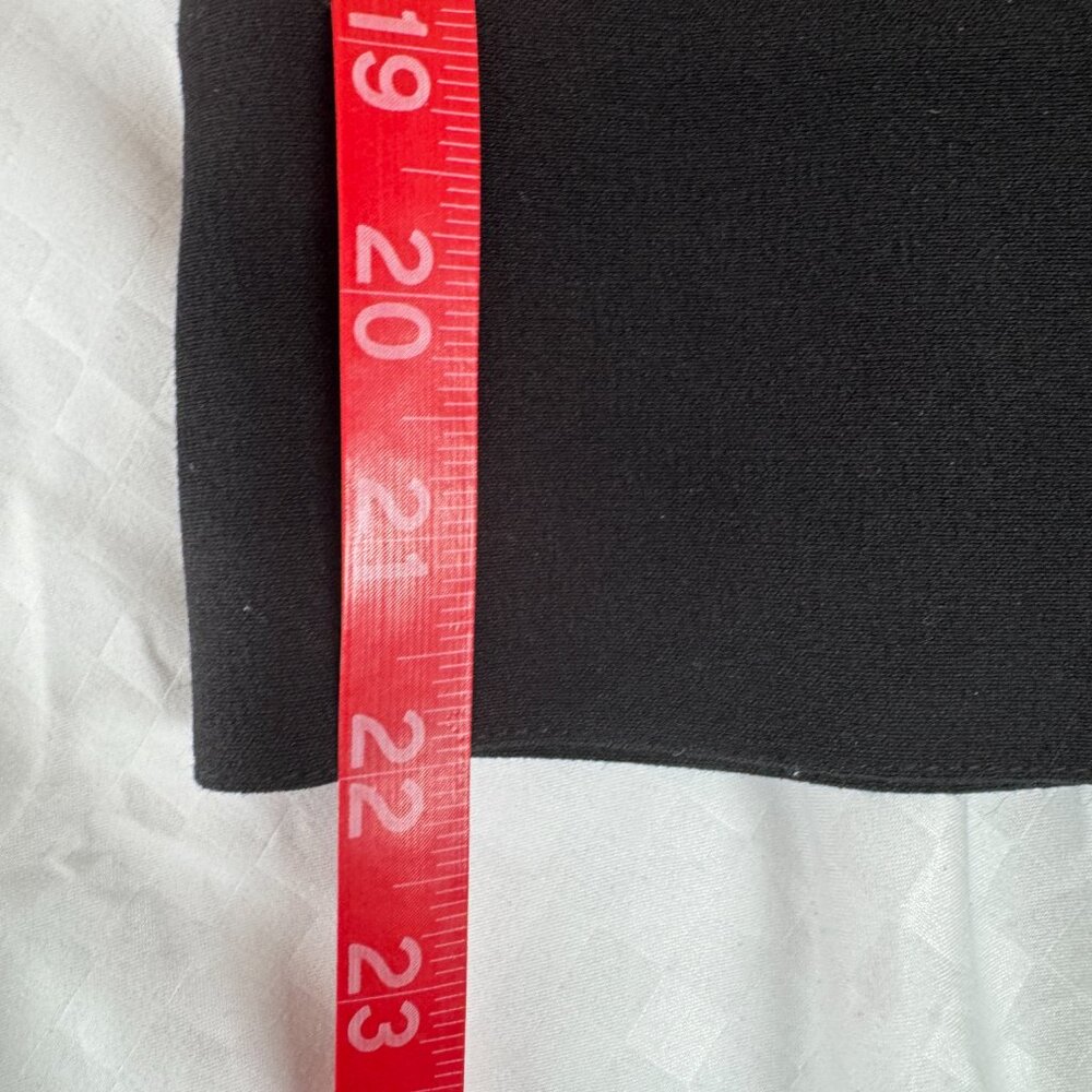 Larry Levine Black Crop Pants with Button Details - Picture 12 of 12